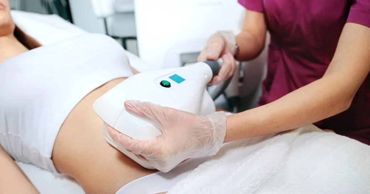 Institute of Plastic Surgery provider using a CoolSculpting applicator on a patient's abdomen to target and freeze stubborn belly fat.